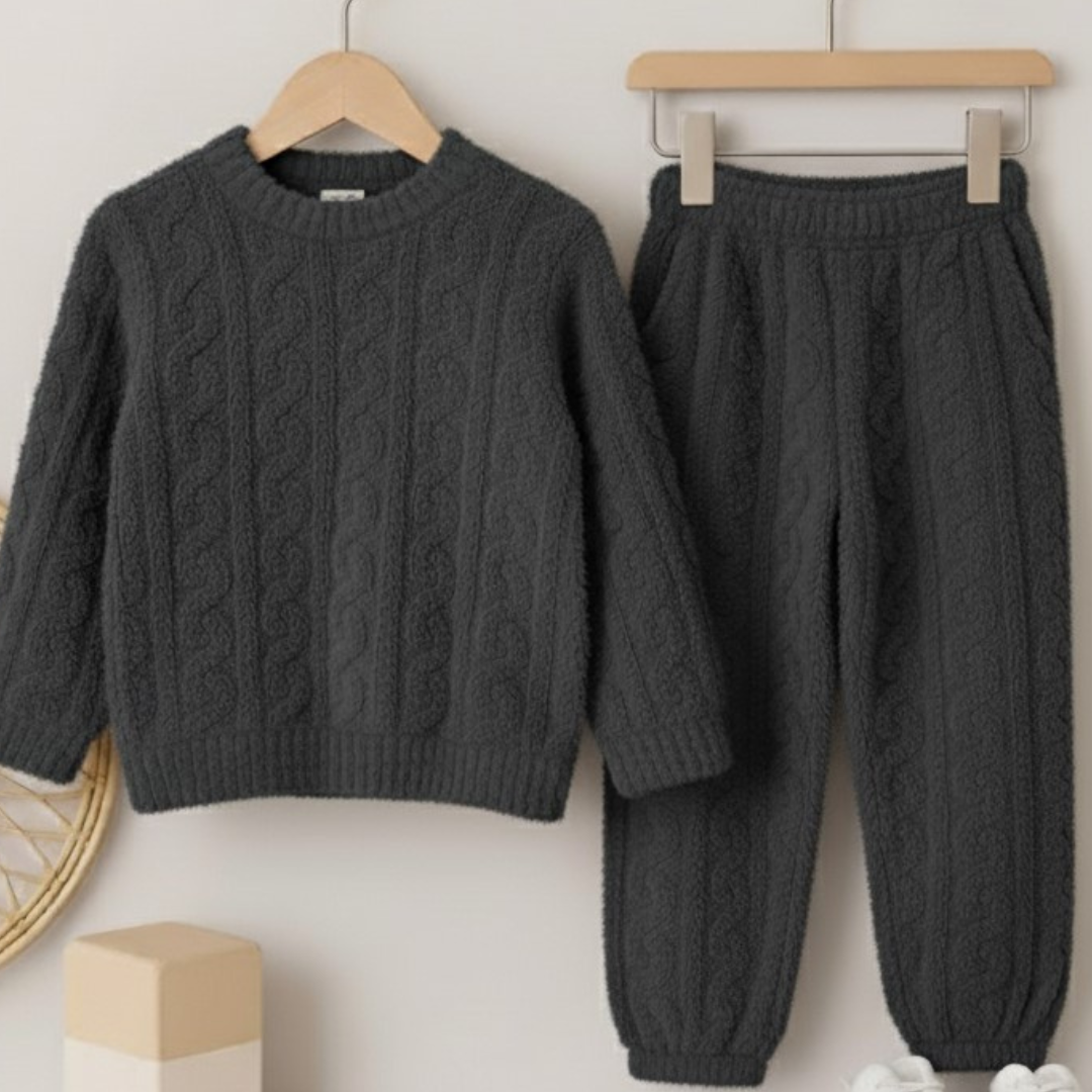 Women's Cozy Fleece Pajama Set - O-Neck Long Sleeve Winter Loungewear (2-Piece)
